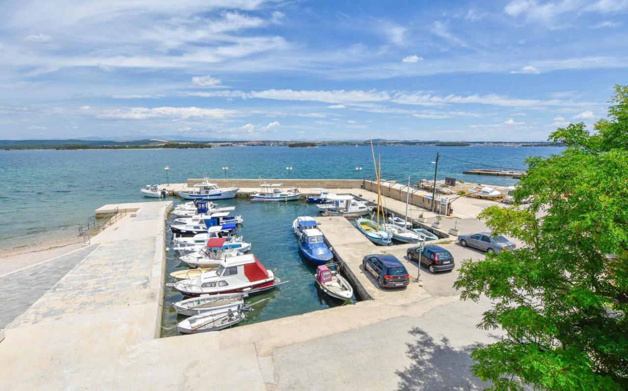 Apartment L And S On The Beach Ugrinici Екстериор снимка