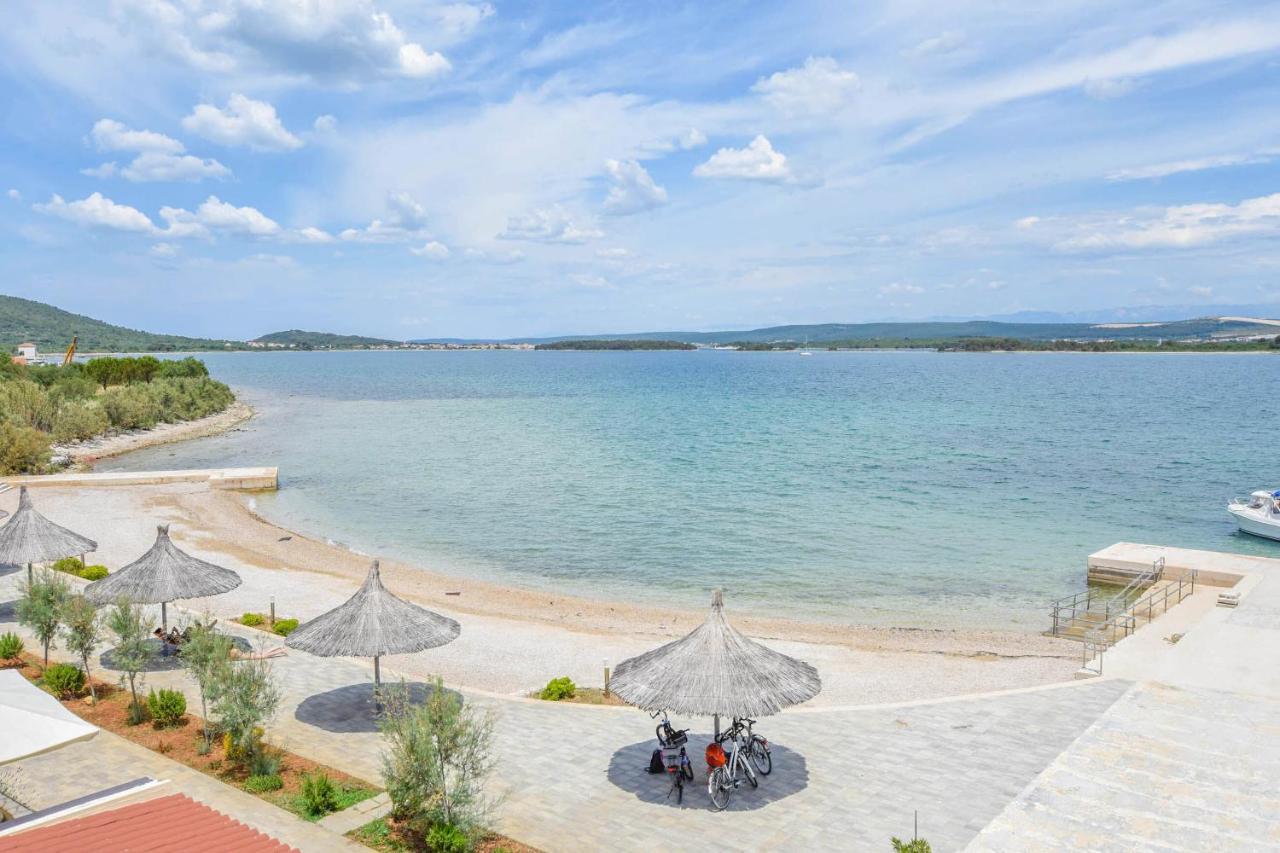 Apartment L And S On The Beach Ugrinici Екстериор снимка