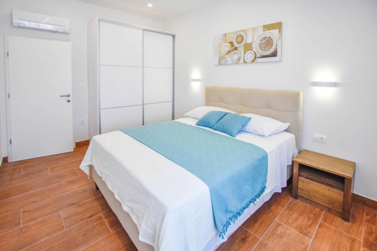 Apartment L And S On The Beach Ugrinici Екстериор снимка